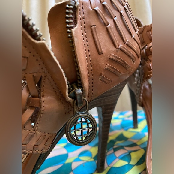 Sexy Max Studio 5 inch Heels - Size 7 - Picture 7 of 14